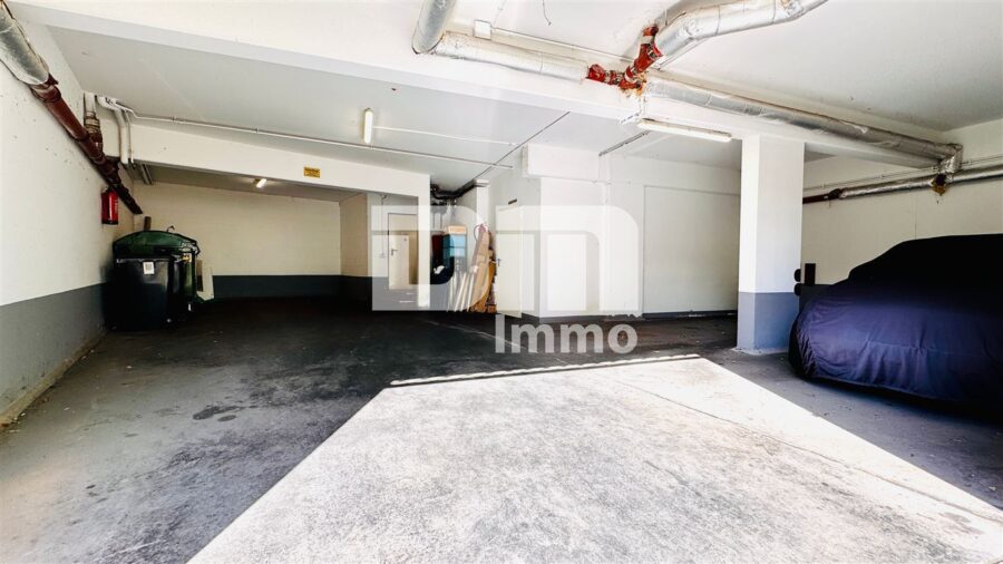Schöne zentral gelegenes Büro mit drei Balkonen und Tiefgaragenstellplatz - Tiefgarage